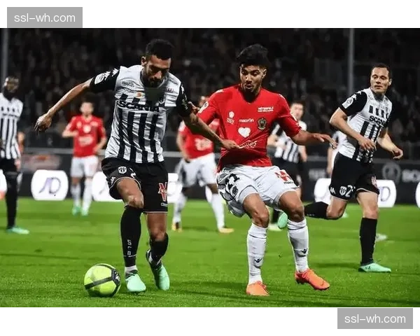 半场战报:弗赖堡1-0领先柏林联合,进球源于前场抢断后的快速推进 半场战报:弗赖堡1-0领先柏林联合,进球源于前场抢断后的快速推进