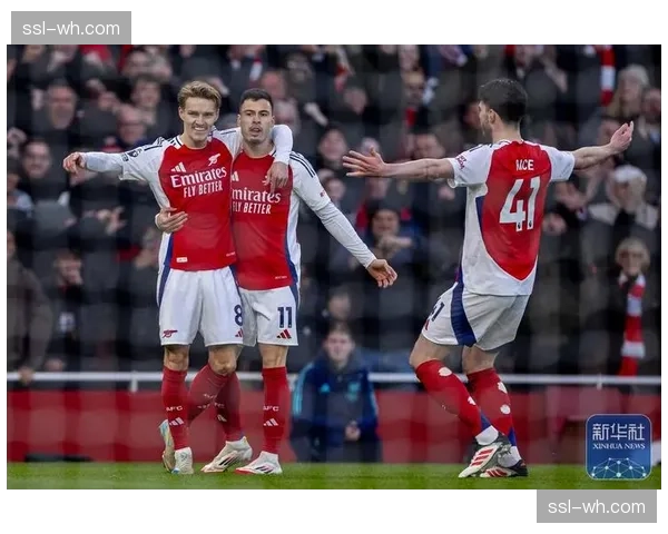 年轻中卫对决：格瓦迪奥尔与萨利巴在曼城对阿森纳一役中的表现分析