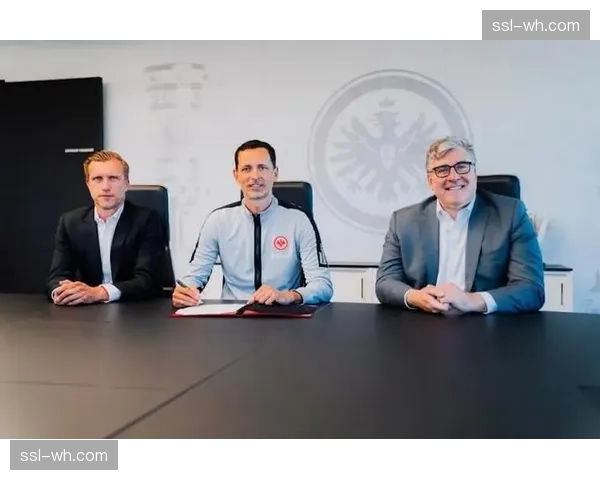 法兰克福官方宣布主教练托普穆勒续约至2028年